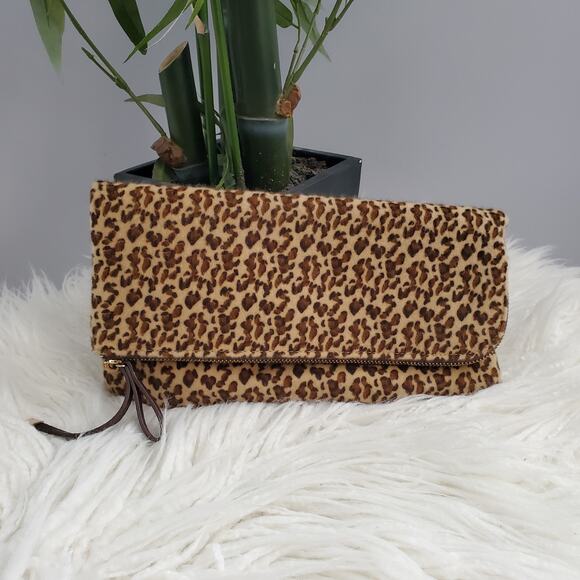 Charming Charlie Leopard Print Fabric Clutch - Picture 1 of 8